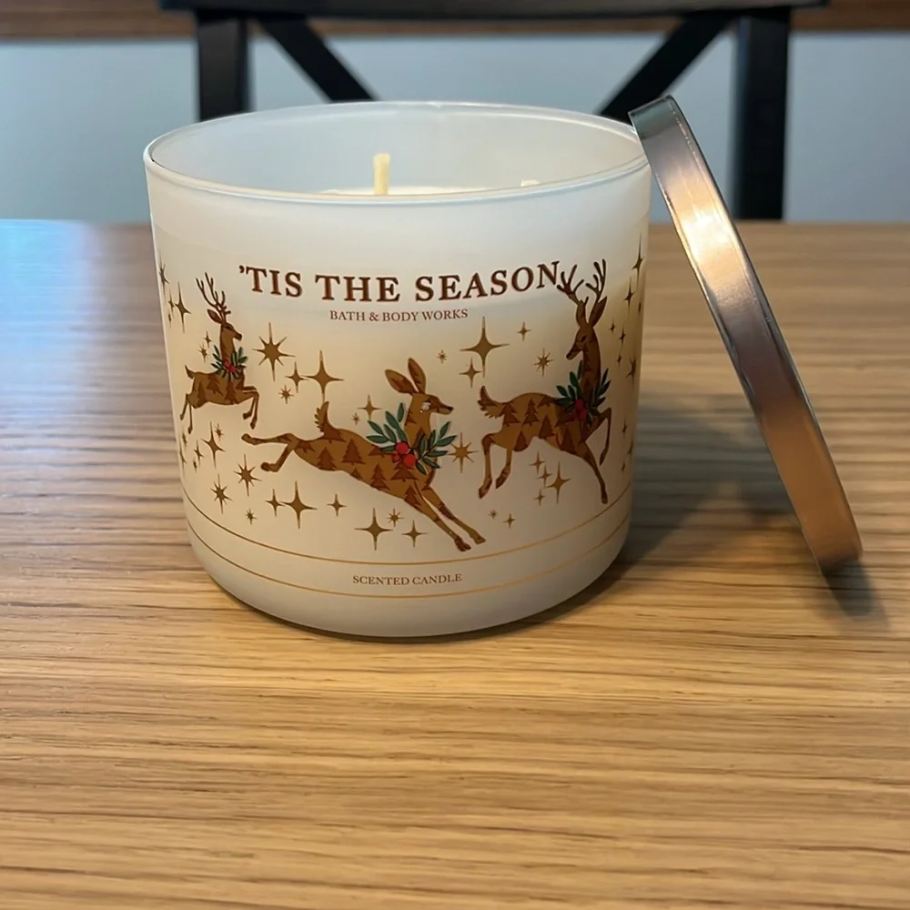 Bath & Body Works 3 Wick Candle. ‘‘Tis The Season.